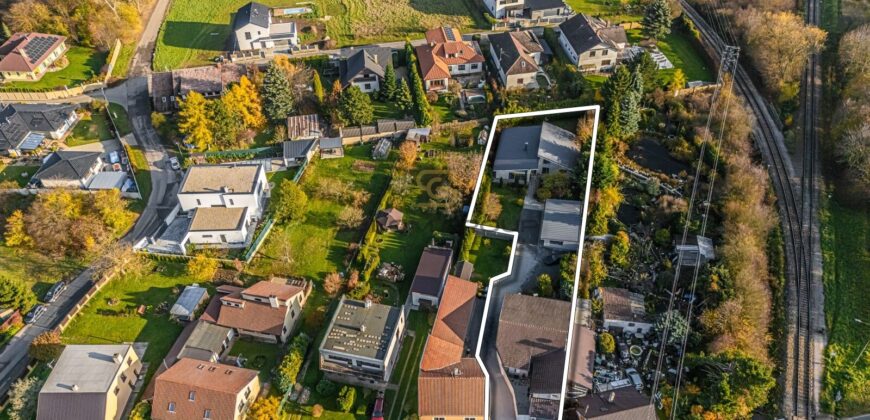 Prodej komplexu dvou rodinných domů, Rudná u Prahy