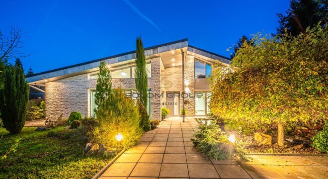 Prodej komplexu dvou rodinných domů, pozemek 1.021 m², garáž, Rudná u Prahy