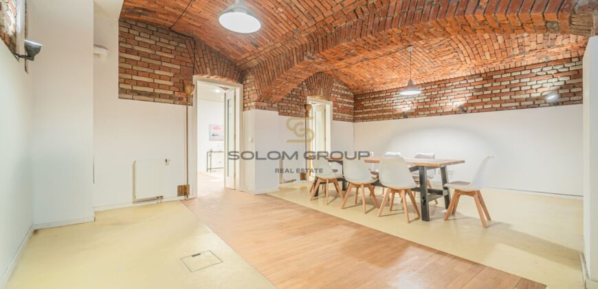 Prodej nebytového prostoru + předzahrádka, 125 m², Po úpravách, Bubeneč