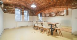 Prodej nebytového prostoru + předzahrádka, 125 m², Po úpravách, Bubeneč