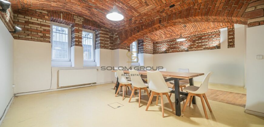 Prodej nebytového prostoru + předzahrádka, 125 m², Po úpravách, Bubeneč