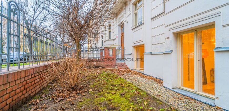 Prodej nebytového prostoru + předzahrádka, 125 m², Po úpravách, Bubeneč