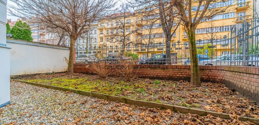 Prodej nebytového prostoru + předzahrádka, 125 m², Po úpravách, Bubeneč