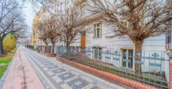 Prodej nebytového prostoru + předzahrádka, 125 m², Po úpravách, Bubeneč