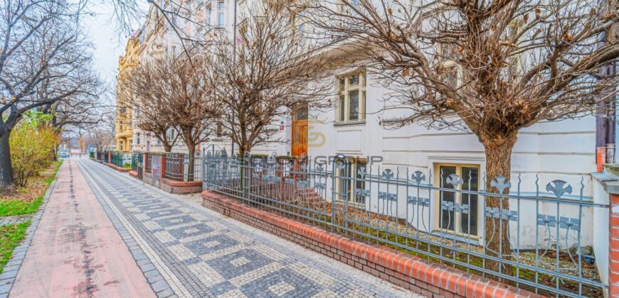 Prodej nebytového prostoru + předzahrádka, 125 m², Po úpravách, Bubeneč