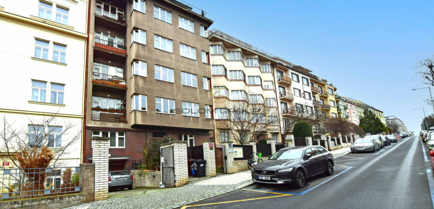 Pronájem bytu 2+1/možno jako 3+kk, 2x balkon, 2x komora v bytě, 92 m², po rekonstrukci. Vinohrady