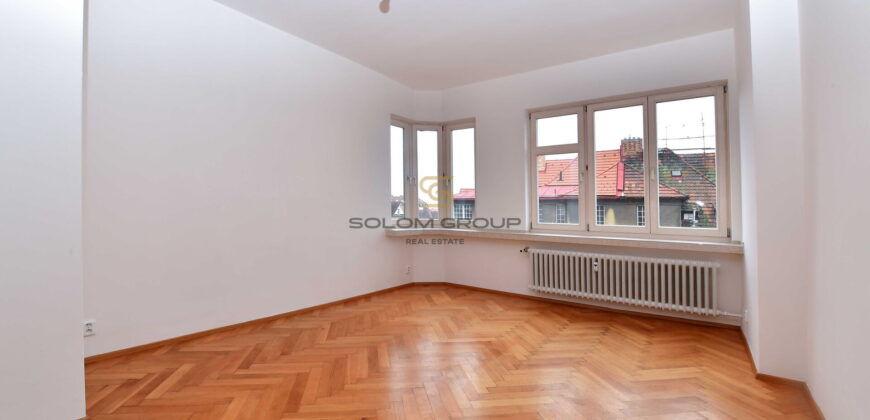 Pronájem bytu 2+1/možno jako 3+kk, 2x balkon, 2x komora v bytě, 92 m², po rekonstrukci. Vinohrady