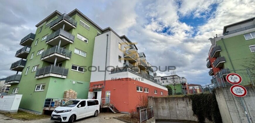 Prodej garážového stání 12,6 m², 1.podlaží, osobní vlastnictví, Praha Kbely