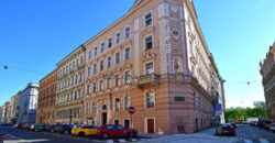 Pronájem bytu 2+kk, 60 m2, po úpravách, Smíchov, cihlový dům