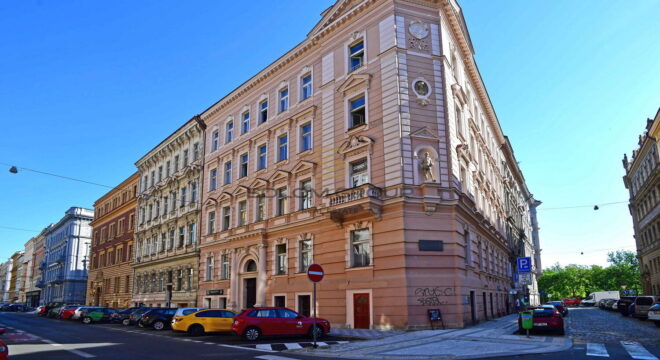 Pronájem bytu 2+kk, 60 m2, po úpravách, Smíchov, cihlový dům