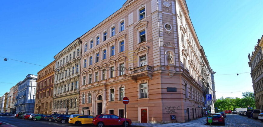 Pronájem bytu 2+kk, 60 m2, po úpravách, Smíchov, cihlový dům