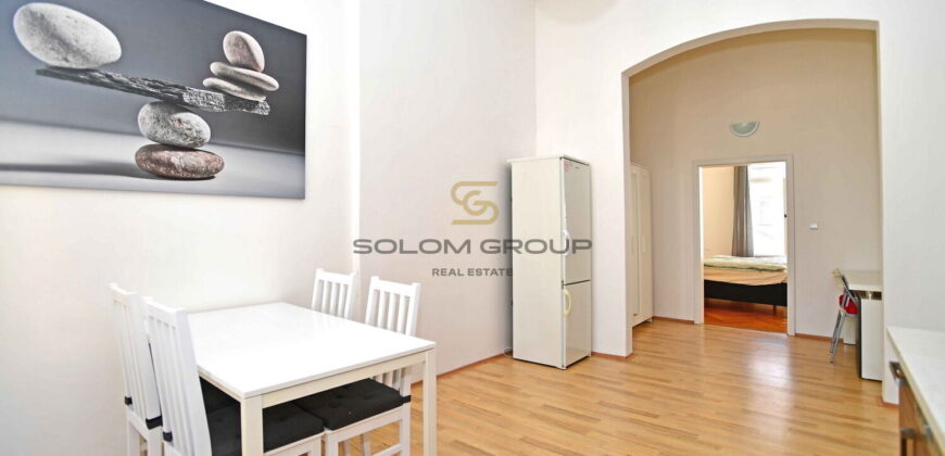 Pronájem bytu 2+kk, 60 m2, po úpravách, Smíchov, cihlový dům