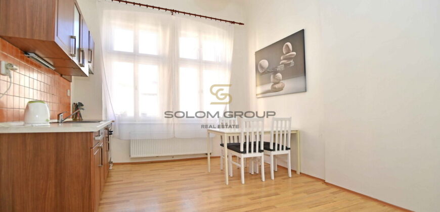 Pronájem bytu 2+kk, 60 m2, po úpravách, Smíchov, cihlový dům