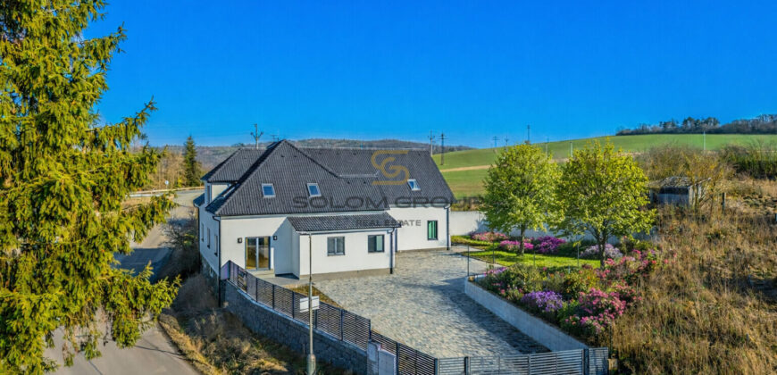 Prodej vícegeneračního rodinného domu 6+1 a 4+kk, 371 m², pozemek 807 m², Chýňava, okr. Beroun