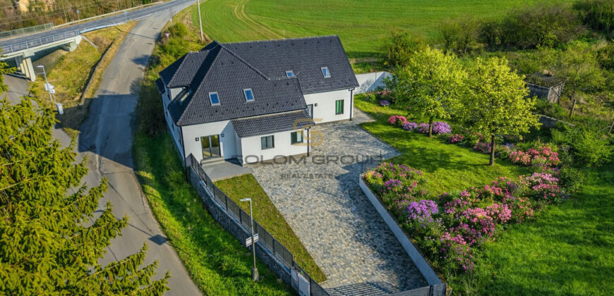 Prodej vícegeneračního rodinného domu 6+1 a 4+kk, 371 m², pozemek 807 m², Chýňava, okr. Beroun