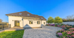 Prodej vícegeneračního rodinného domu 6+1 a 4+kk, 371 m², pozemek 807 m², Chýňava, okr. Beroun