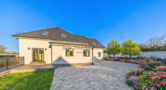 Prodej vícegeneračního rodinného domu 6+1 a 4+kk, 371 m², pozemek 807 m², Chýňava, okr. Beroun