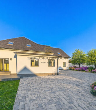 Prodej vícegeneračního rodinného domu 6+1 a 4+kk, 371 m², pozemek 807 m², Chýňava, okr. Beroun