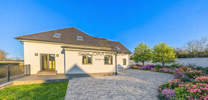 Prodej vícegeneračního rodinného domu 6+1 a 4+kk, 371 m², pozemek 807 m², Chýňava, okr. Beroun