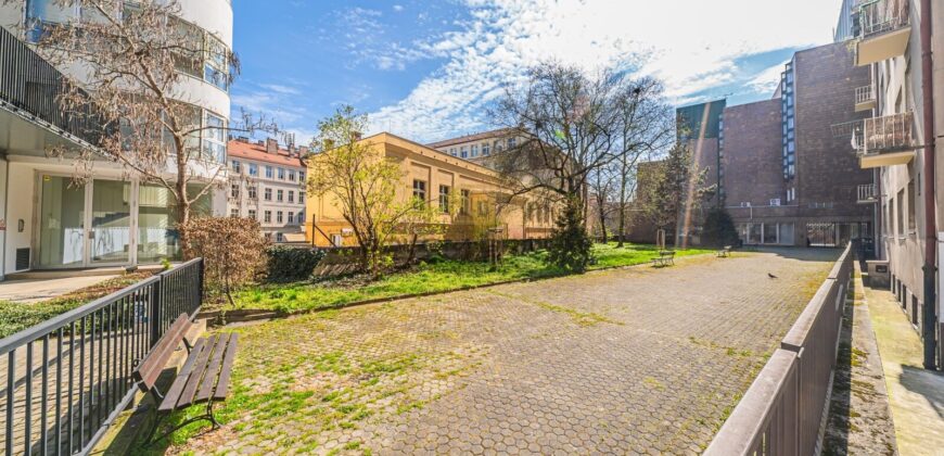 Prodej bytu 1+kk + sklep, 45 m², Smíchov, OV